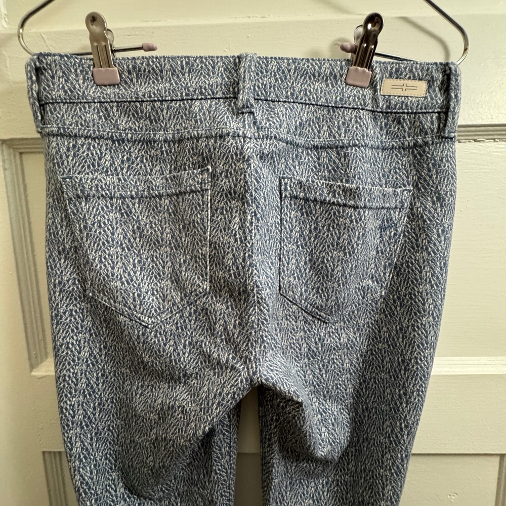 ⭐️Liverpool Jeans Company blue patterned pants - Picture 3 of 6